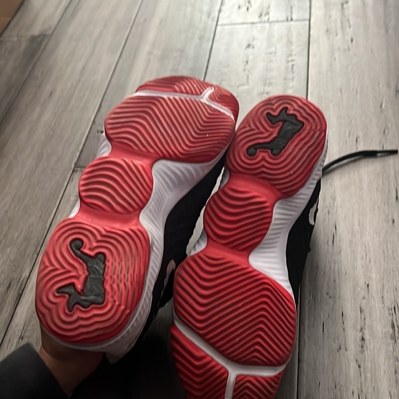 Lebron 16 GS 'Bred' - Picture 3 of 3